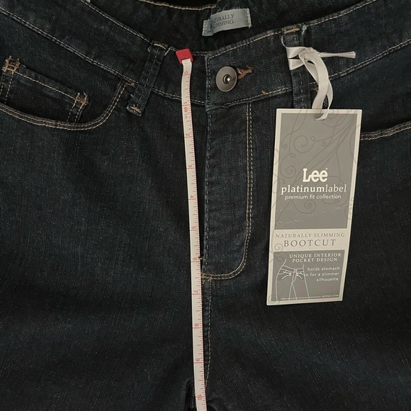 Women’s Lee Blue Relaxed Jeans with Wide Rolled Cuffs - Picture 9 of 10